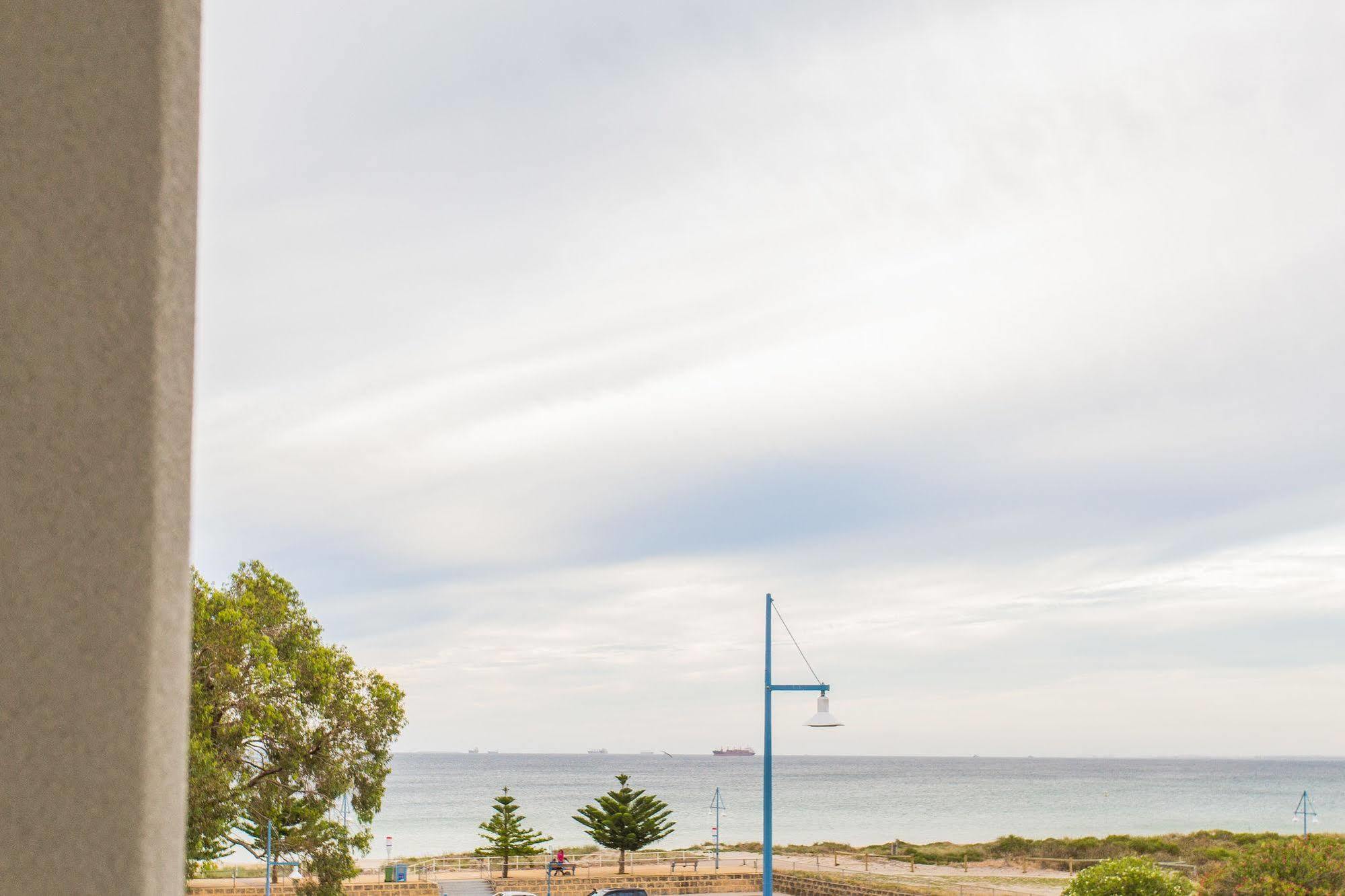 Spinnakers By Rockingham Apartments Exterior foto